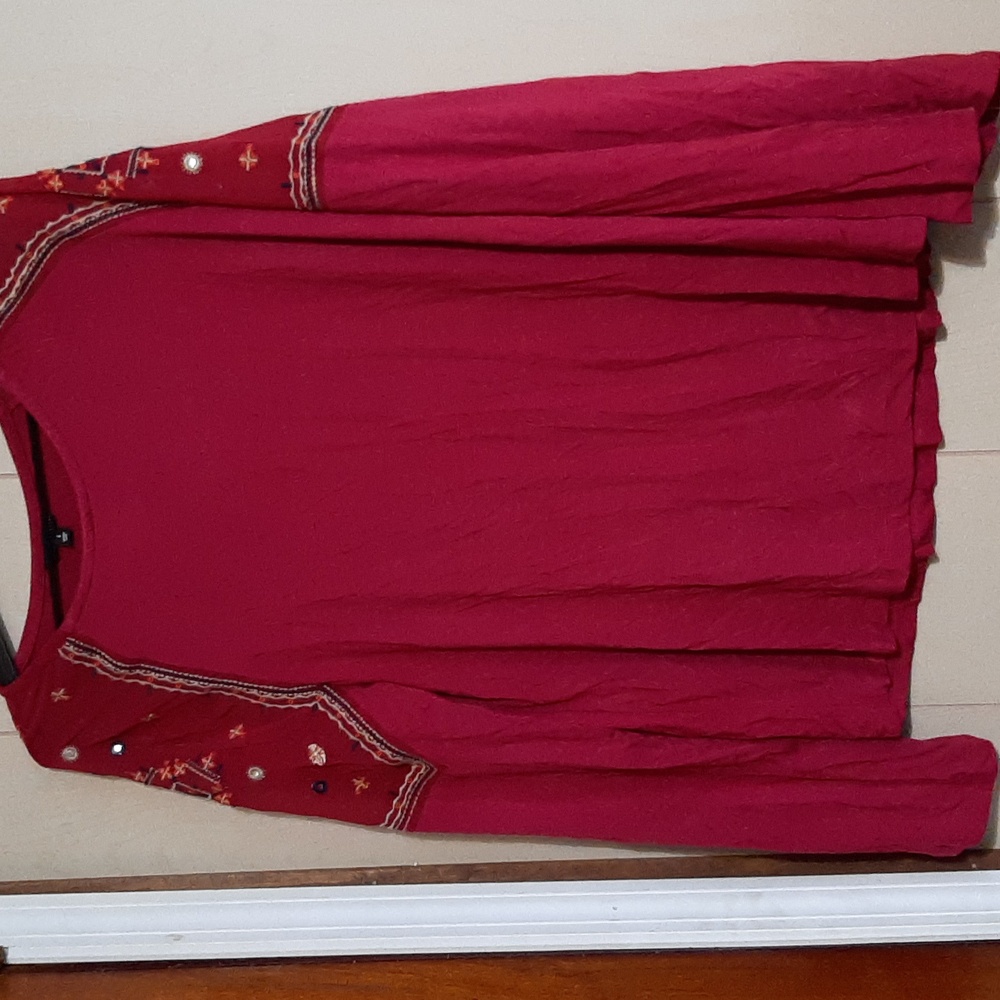 Hannah size Large long sleeve magenta top